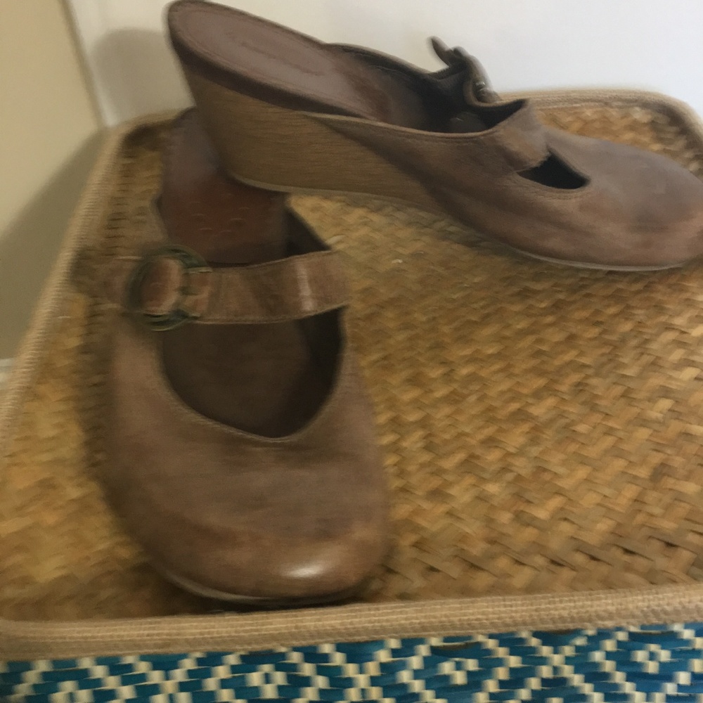 shoes - Picture 2 of 2
